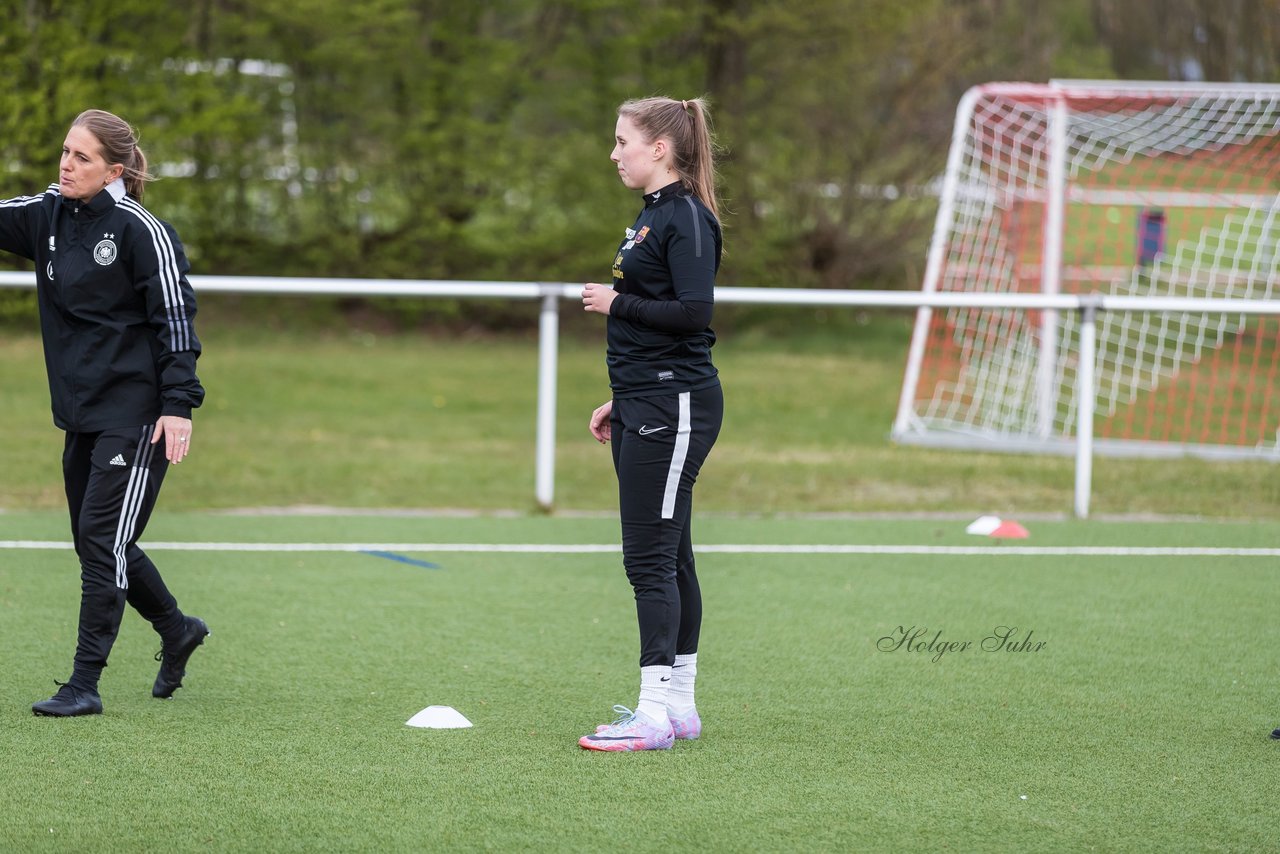 Bild 120 - Co-Trainerin der Frauen Nationalmannschaft Britta Carlson in Wahlstedt